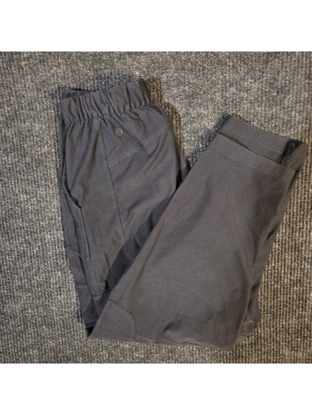 Lululemon Light Utilitech Cargo Pocket High-Rise cropped pants Size 27